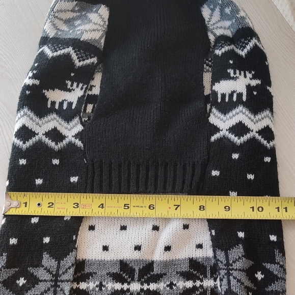Hotel Doggie Black,White,Gray Knit Holiday Sweater w/ Snowflakes&Reindeers Sz Lg - Picture 9 of 10
